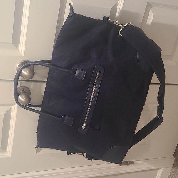 DSW Handbags - Nwot DSW Navy Blue Felt Weekender Bag